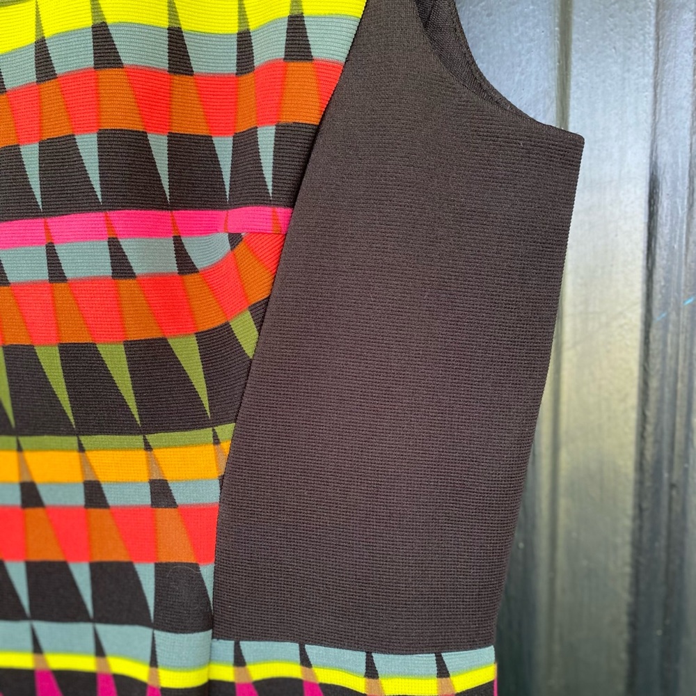 Signature London Style Dress - Picture 3 of 5